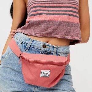 NWT!!! Herschel 1L Fourteen Canvas Belt Bag in Black